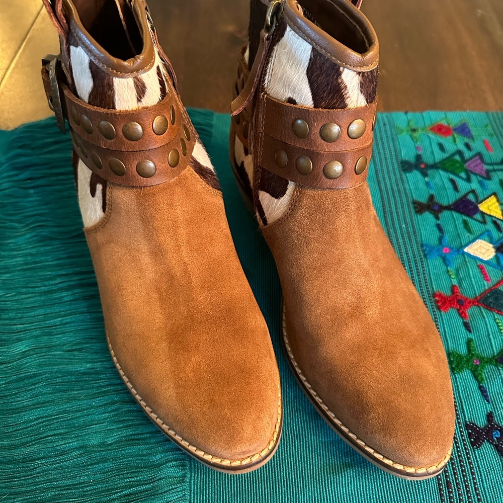 BOOT BARN SHYANNE WOMEN'S RAELYNN FASHION BOOTIES - ROUND TOE